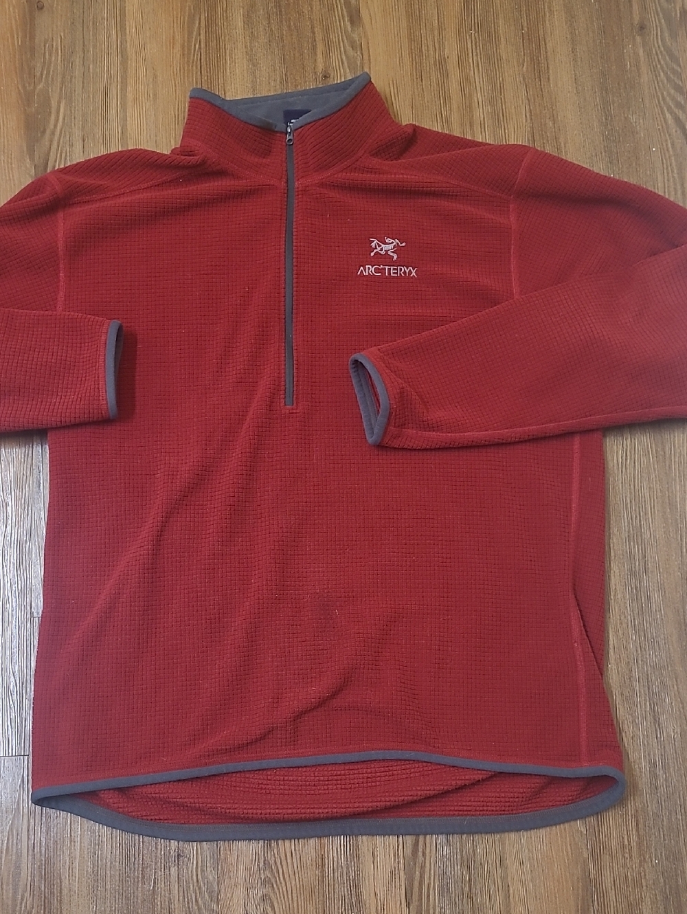 Arc'teryx Deep Red Quarter-Zip Fleece with Gray Trim vintage 90 modelo clasic.